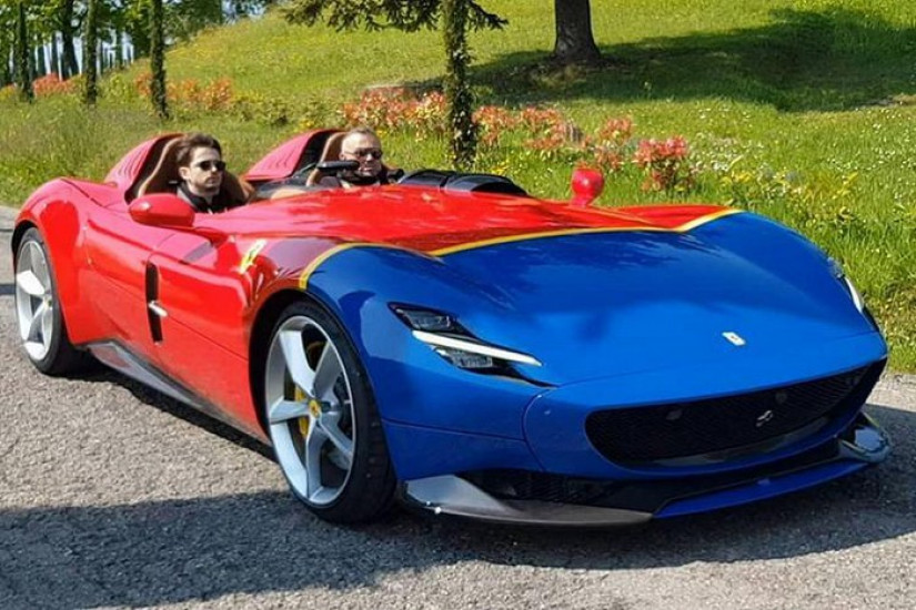 Leclerc và Vettel cưỡi siêu xe Ferrari Monza SP2 hàng độc