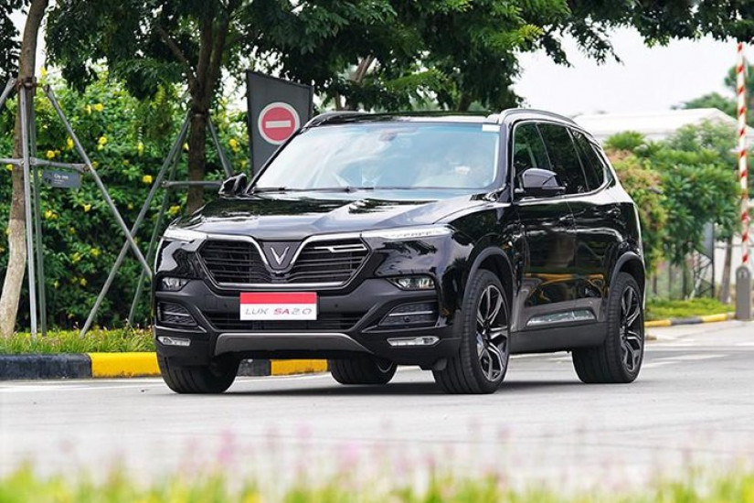 Thủ tướng Malaysia 94 tuối lái xe VinFast tốc độ 120km/h