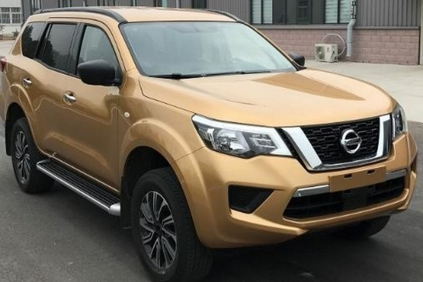SUV 7 chỗ mới Nissan Terra lộ diện trên đường phố, chuẩn bị cạnh tranh Toyota Fortuner