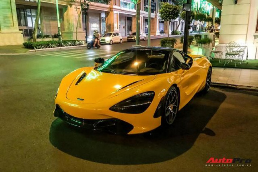 Timxe.net - Đây chính là chiếc McLaren 720S Spider đầu tiên ra biển số tại Việt Nam, dãy số tứ quý 7 khiến nhiều người trầm trồ