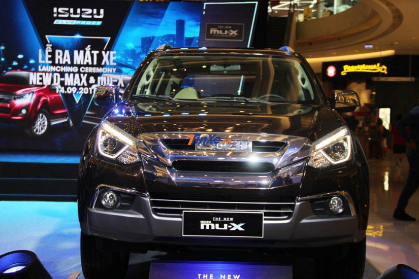 Chốt giá từ 820 triệu, Isuzu mu-X 2018 "phả hơi nóng" lên Toyota Fortuner
