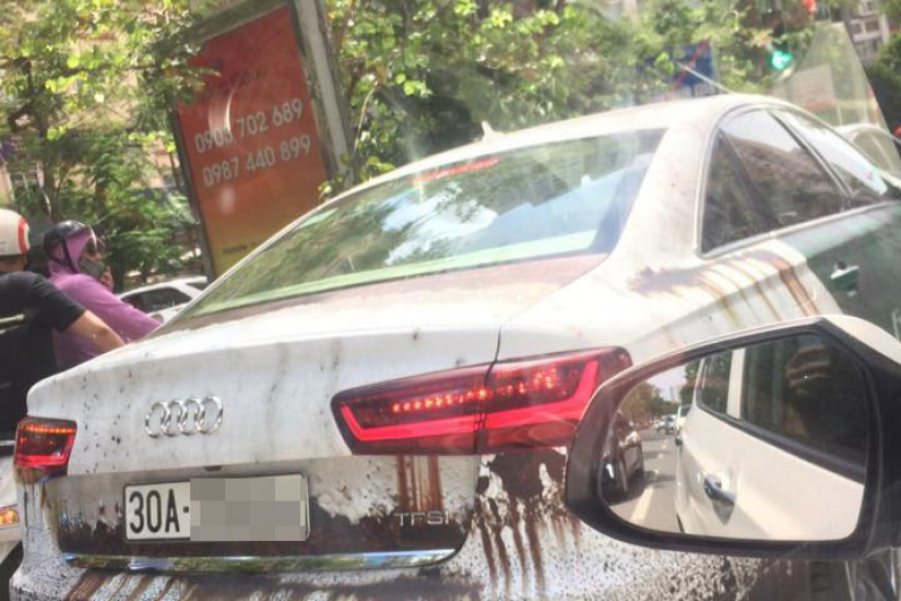 Timxe.net - Hết BMW 5-Series đến Audi A6 trông như "xe đồng nát" chạy trên đường phố Việt Nam