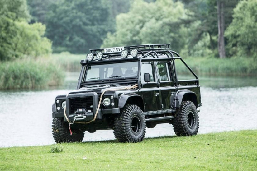 Land Rover Defender SVX 2014 - Xe off-road độ trong phim 007 sẽ được bán đấu giá