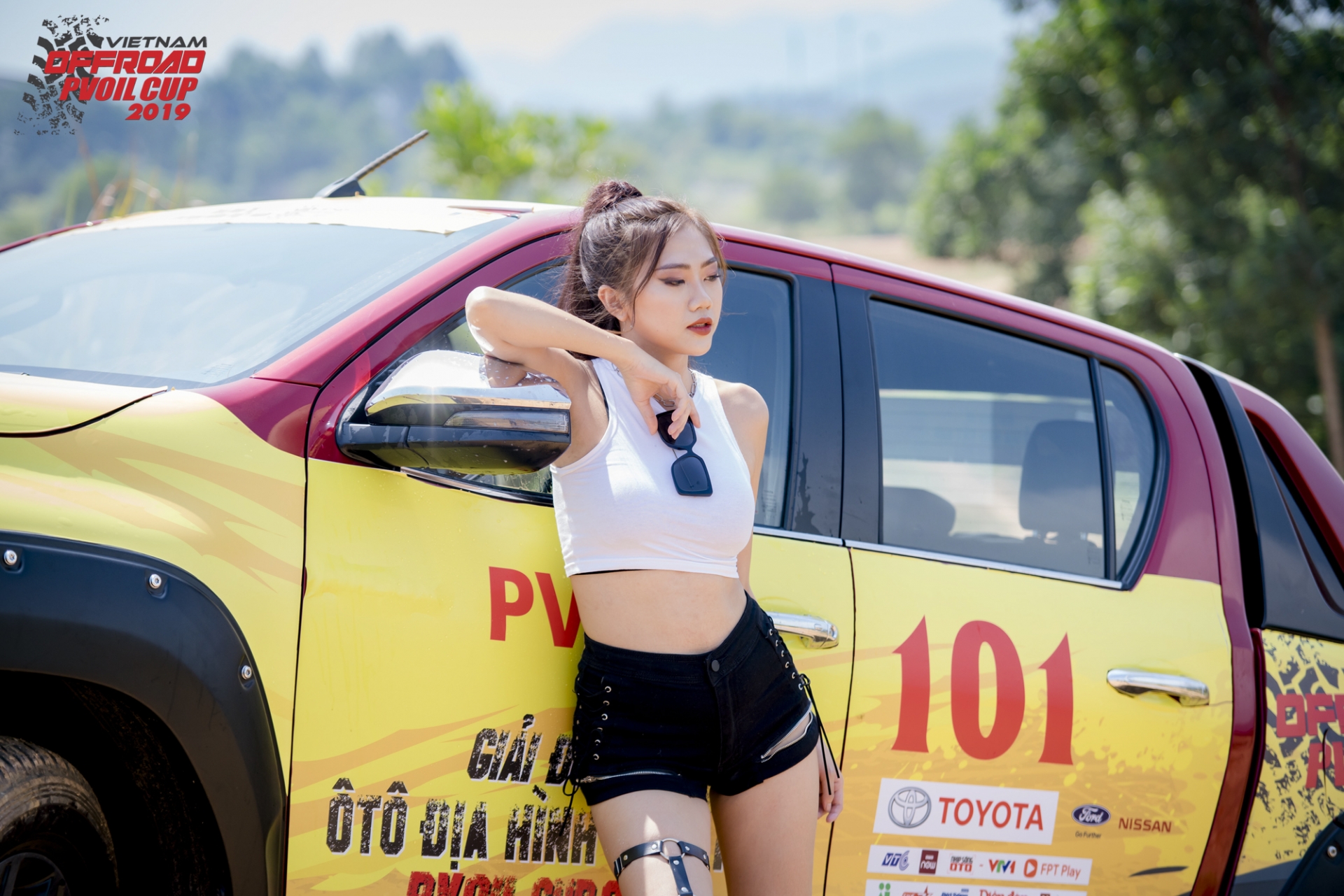 trai nghiem lai xe dia hinh voi toyota hilux tai pvoil voc 2019
