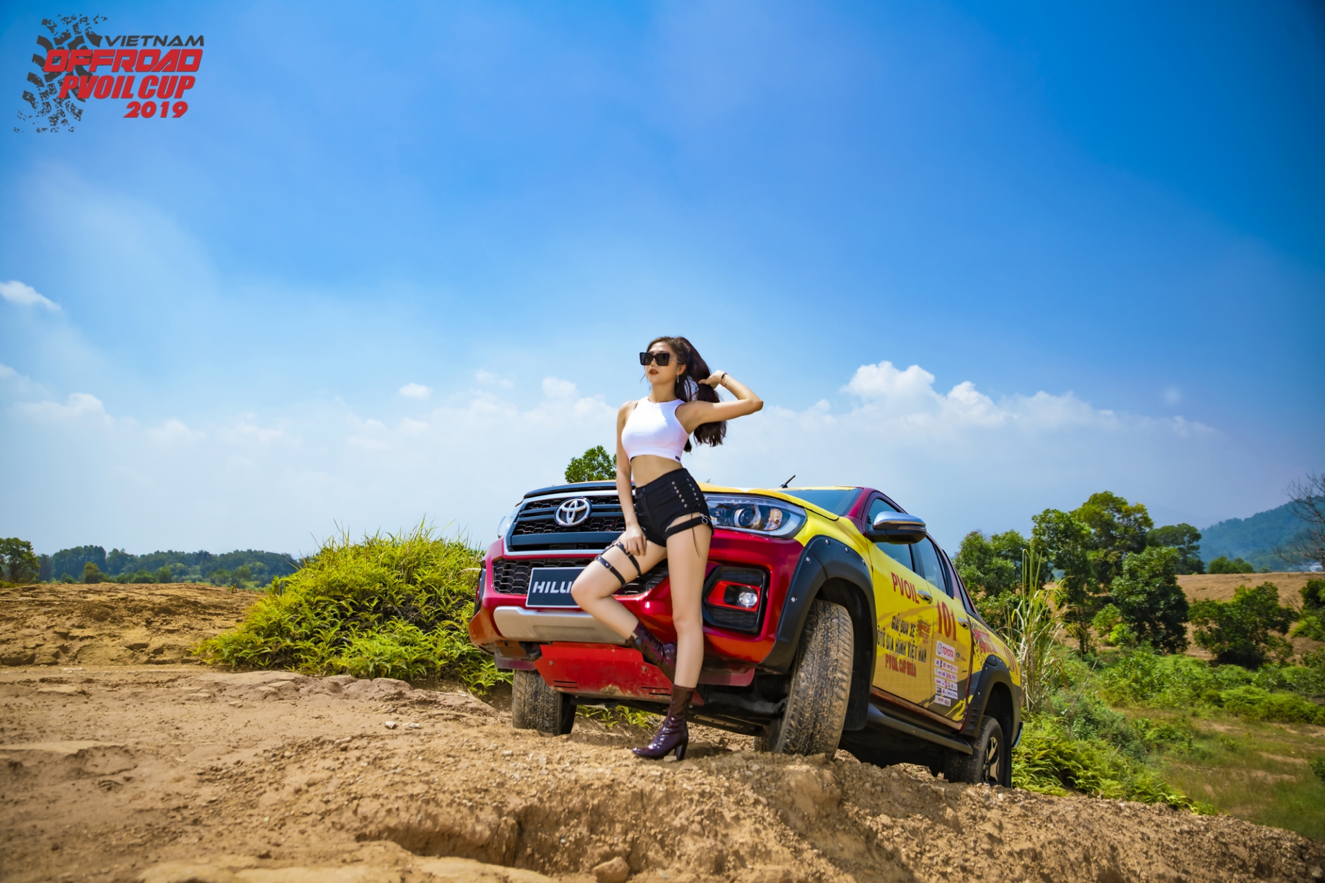 trai nghiem lai xe dia hinh voi toyota hilux tai pvoil voc 2019