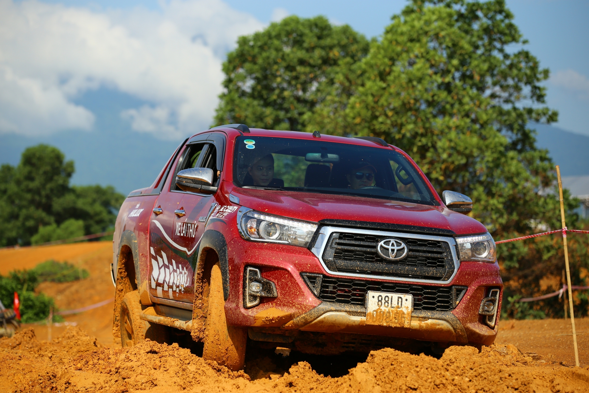 Trải nghiệm lái xe địa hình với Toyota Hilux tại PVOIL VOC 2019 Trải nghiệm lái xe địa hình với Toyota Hilux tại PVOIL VOC 2019