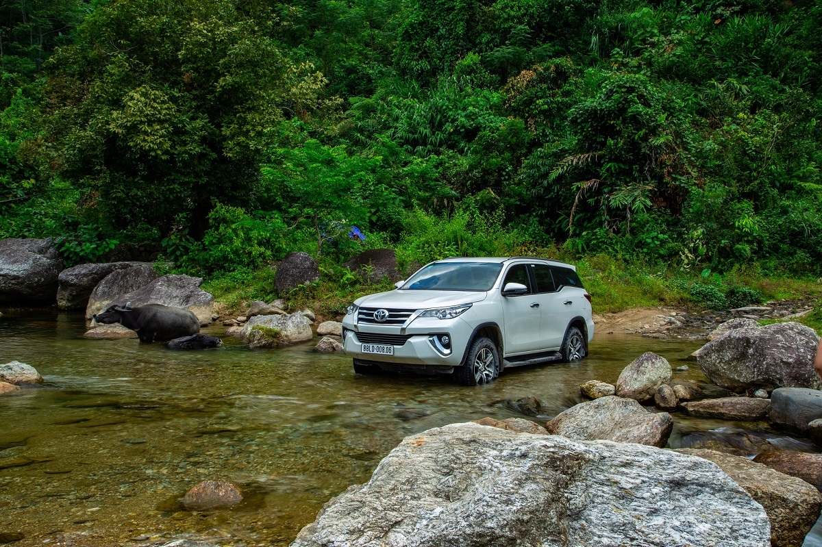 3 mau xe toyota lot top 10 xe ban chay nhat thang 9