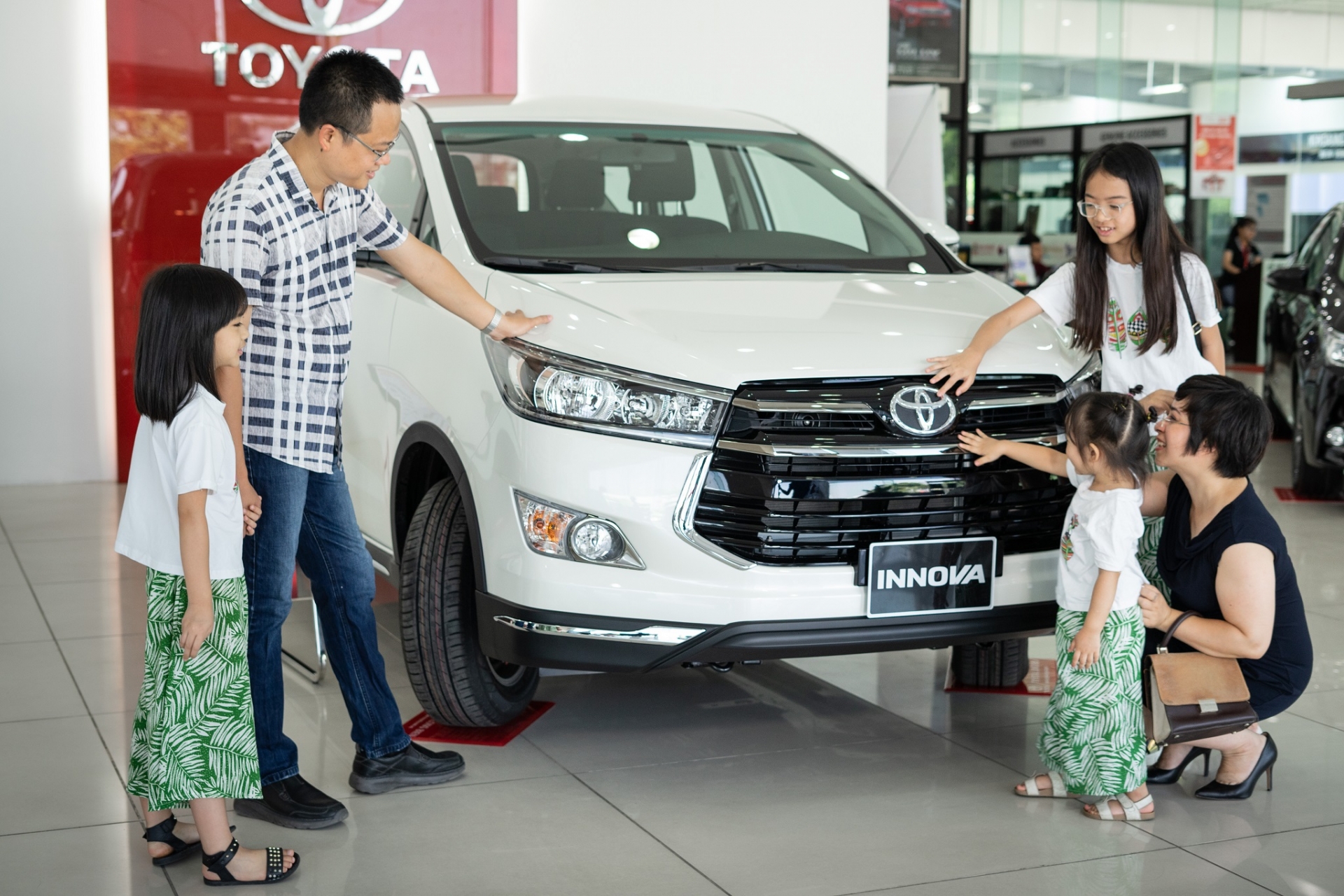 5 ly do cac cong ty dich vu van chuyen tin dung toyota fortuner va innova