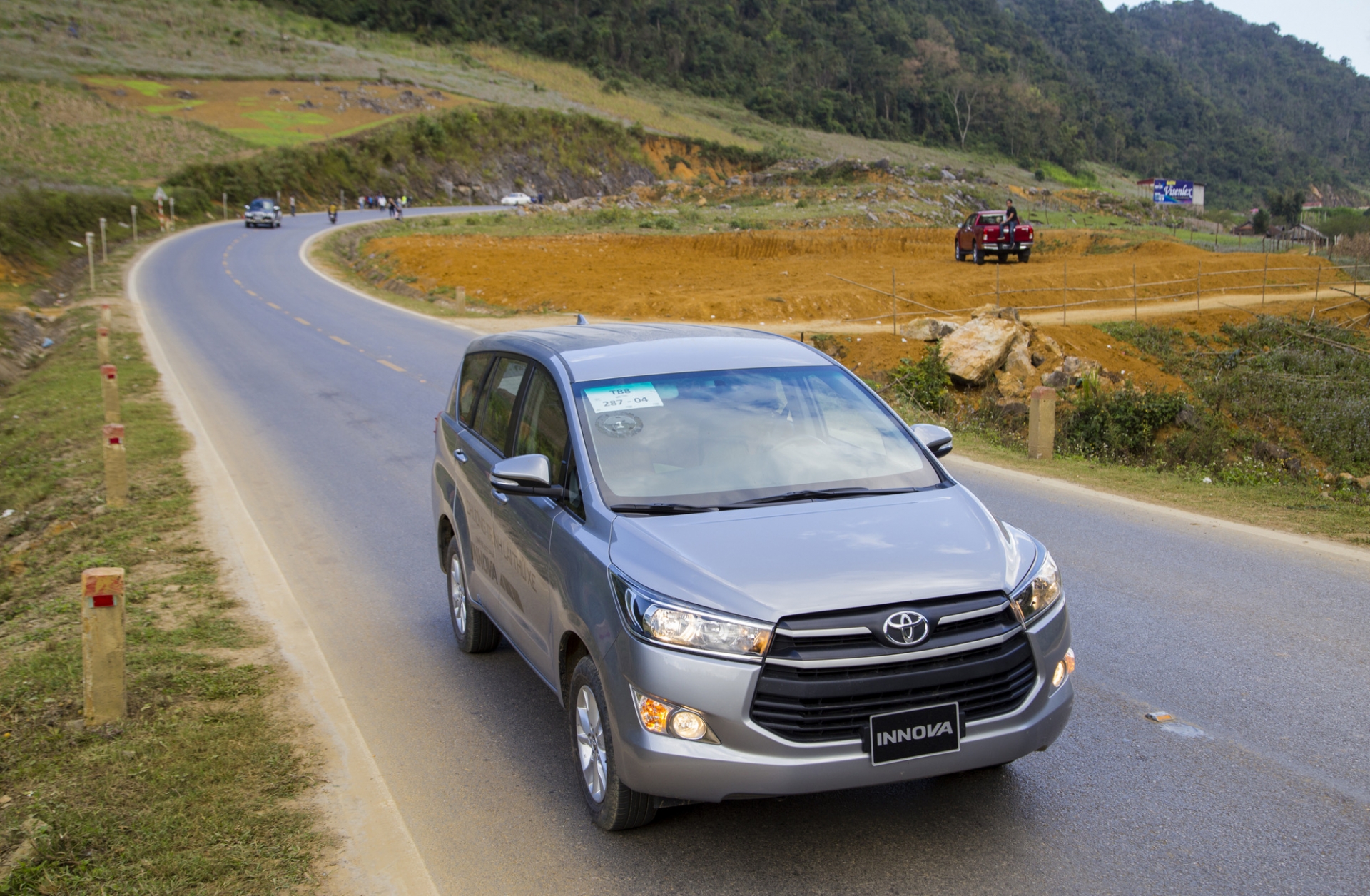 5 ly do cac cong ty dich vu van chuyen tin dung toyota fortuner va innova