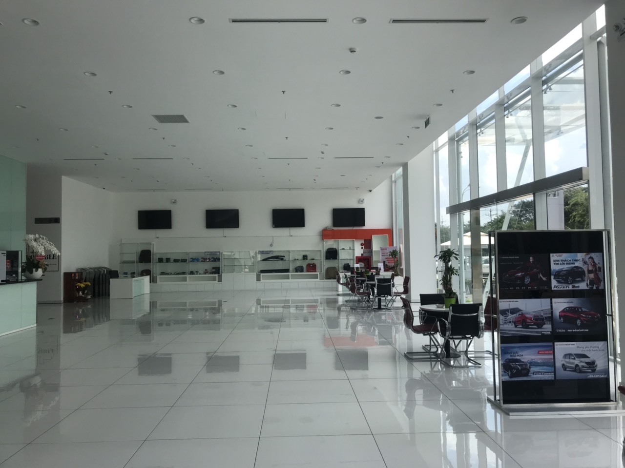 dai ly toyota chinh hang thu 60 chinh thuc di vao hoat dong