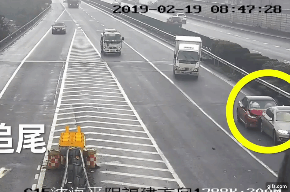 Vụ tai nạn của 2 chiếc ô tô này lại khiến cư dân mạng chú ý đến pha đánh lái Vụ tai nạn của 2 chiếc ô tô này lại khiến cư dân mạng chú ý đến pha đánh lái