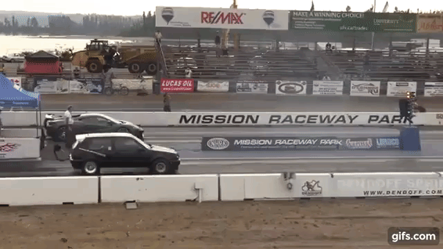 Cuộc đua drag giữa chiếc Volkswagen với siêu xe McLaren kết thúc đầy bất ngờ Cuộc đua drag giữa chiếc Volkswagen với siêu xe McLaren kết thúc đầy bất ngờ