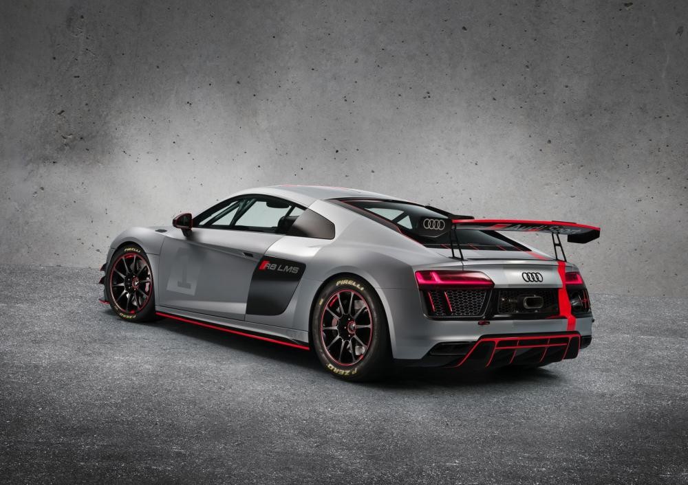 Góc 3/4 sau của Audi R8 LMS GT4 