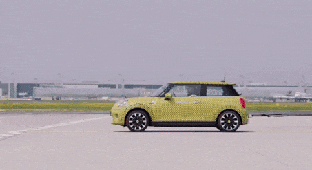 Mini Cooper SE thể hiện sức mạnh như Mini Cooper SE thể hiện sức mạnh như