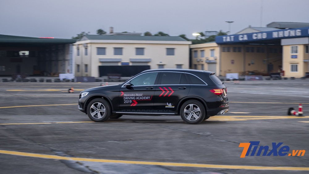 Những mẫu SUV thuộc dòng GLC cũng phô diễn khả năng vận hành an toàn ở tốc độ cao của mình.