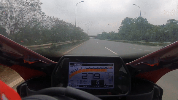 Kinh khủng với đoạn video clip đưa Yamaha YZF-R1 lên 289km/h của biker Hà Nội trên đại lộ Thăng Long Kinh khủng với đoạn video clip đưa Yamaha YZF-R1 lên 289km/h của biker Hà Nội trên đại lộ Thăng Long