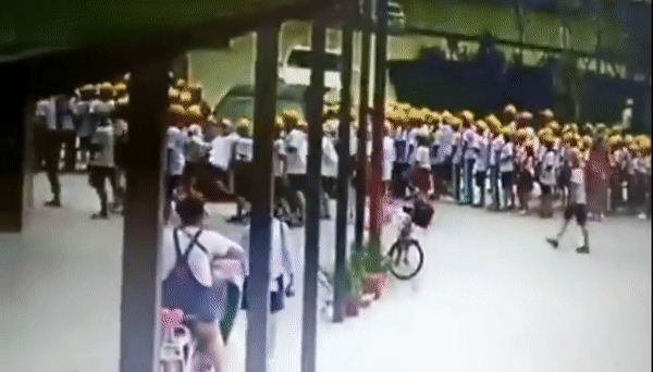 Người phụ nữ lái ô tô Người phụ nữ lái ô tô