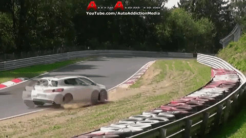 Volkswagen Scirocco lộn vài vòng tại đường đua Volkswagen Scirocco lộn vài vòng tại đường đua