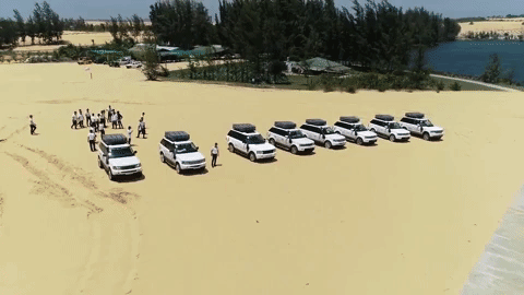 Xem dàn Range Rover của Chủ tịch Trung Nguyên chinh phục đồi cát tại Bàu Trắng Xem dàn Range Rover của Chủ tịch Trung Nguyên chinh phục đồi cát tại Bàu Trắng