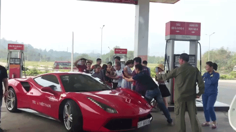 Tua lại hành trình mua siêu xe Ferrari 488 GTB hơn 10 tỷ đồng của Tuấn Hưng đến khi gặp tai nạn Tua lại hành trình mua siêu xe Ferrari 488 GTB hơn 10 tỷ đồng của Tuấn Hưng đến khi gặp tai nạn
