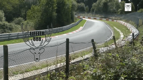 Porsche 911 GT3 gặp tai nạn tại đường đua Nurburgring