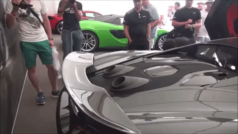 Siêu xe McLaren 600LT nẹt pô khạc lửa trong lễ hội Goodwood