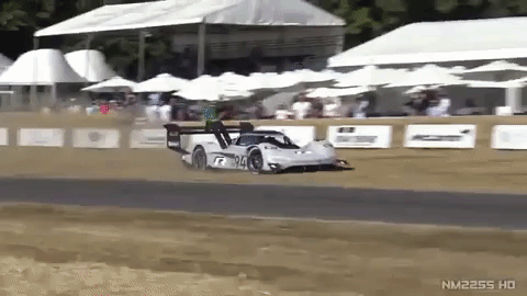 Khán giả vỗ tay rần rần trước màn Khán giả vỗ tay rần rần trước màn