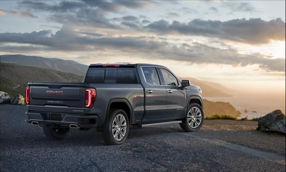 Thùng xe GMC Sierra Denali 2019 được làm bằng sợi carbon