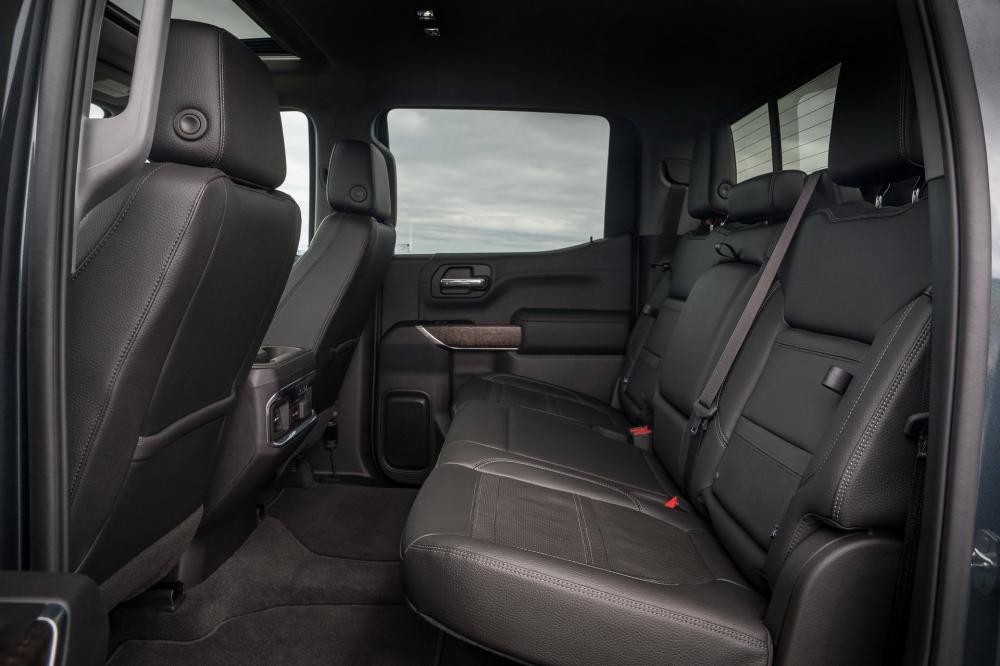 Hàng ghế sau của GMC Sierra Denali cũng có tính năng sưởi