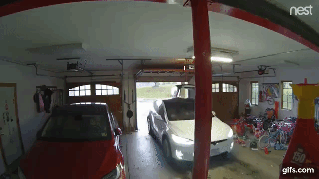 Rõ ràng cửa cánh chim cho hàng ghế sau của Tesla Model X không thuận tiện và an toàn như nhiều người nghĩ Rõ ràng cửa cánh chim cho hàng ghế sau của Tesla Model X không thuận tiện và an toàn như nhiều người nghĩ