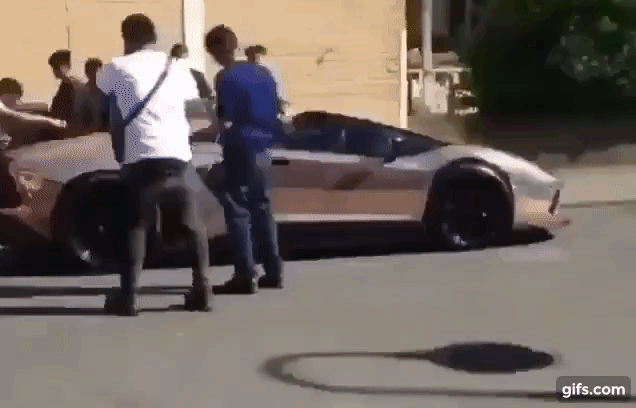 Thể hiện quá đà, người lái siêu xe Lamborghini Aventador mui trần nhận Thể hiện quá đà, người lái siêu xe Lamborghini Aventador mui trần nhận