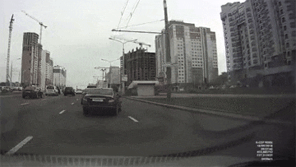 Tài xế Mercedes-Benz C-Class chuyển làn ẩu, gây tai nạn cho người lái Audi A6 Tài xế Mercedes-Benz C-Class chuyển làn ẩu, gây tai nạn cho người lái Audi A6