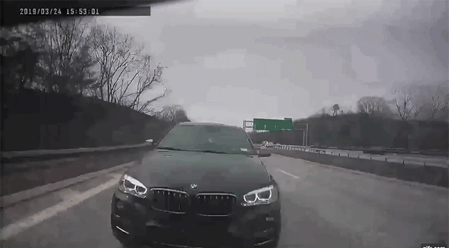 SUV hạng sang BMW X6 húc đuôi ô tô tải ở vận tốc 145 km/h rồi lật ngửa SUV hạng sang BMW X6 húc đuôi ô tô tải ở vận tốc 145 km/h rồi lật ngửa