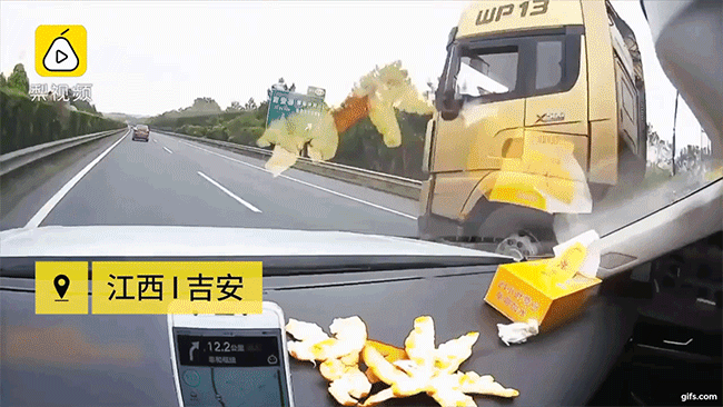 Lần đầu tiên vượt ô tô trên cao tốc, nữ tài xế lóng ngóng đến mức lật cả xe Lần đầu tiên vượt ô tô trên cao tốc, nữ tài xế lóng ngóng đến mức lật cả xe