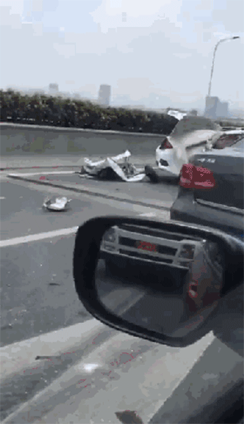 Sau tai nạn của chiếc Honda Civic, tài xế bất ngờ quay ra đánh hành khách đi cùng Sau tai nạn của chiếc Honda Civic, tài xế bất ngờ quay ra đánh hành khách đi cùng