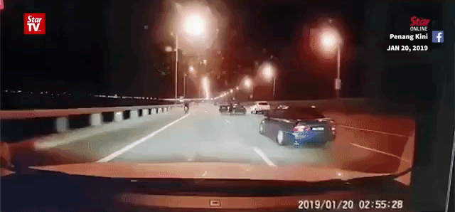 Thanh niên lái chiếc Toyota Vios chạy ẩu khiến Mazda CX-5 rơi xuống biển, hại chết bạn từ thủa bé Thanh niên lái chiếc Toyota Vios chạy ẩu khiến Mazda CX-5 rơi xuống biển, hại chết bạn từ thủa bé