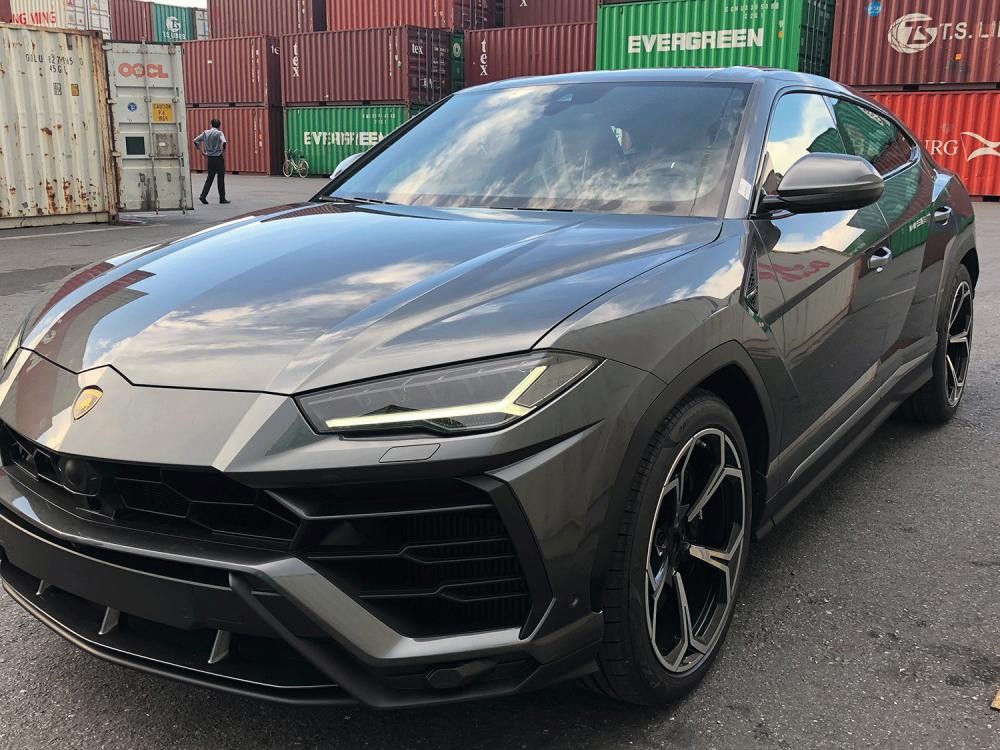Siêu SUV Lamborghini Urus thứ 2 tại Việt Nam đang trên đường vận chuyển về Hà Nội Siêu SUV Lamborghini Urus thứ 2 tại Việt Nam đang trên đường vận chuyển về Hà Nội