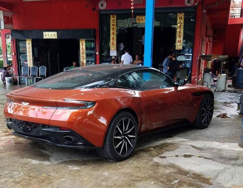 Aston Martin DB11