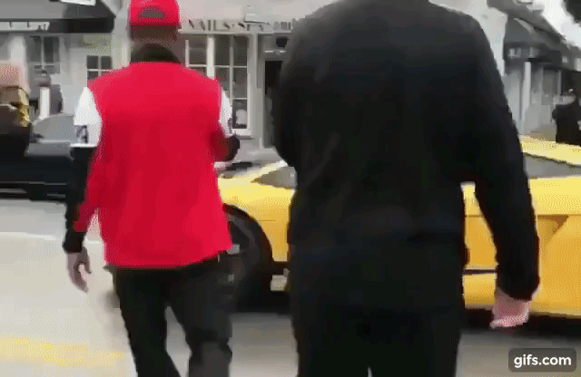 Suýt chút nữa người lái siêu xe Lamborghini phải trả giá cho màn drift ngay trên đường của mình Suýt chút nữa người lái siêu xe Lamborghini phải trả giá cho màn drift ngay trên đường của mình